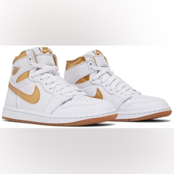 Nike Wmns Air Jordan 1 Retro High OG Metallic Gold | Women’s 12.5 NIB - Picture 2 of 7